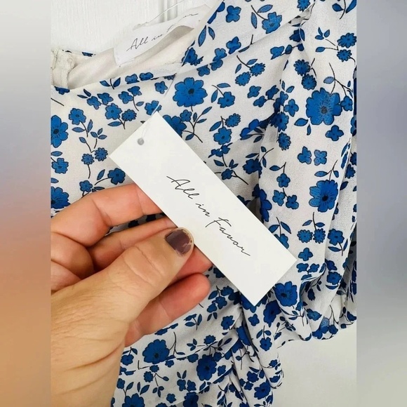 All in Favor Women's Blue and White Floral Ruched Mini Dress  Size L half sleeve - Picture 10 of 13
